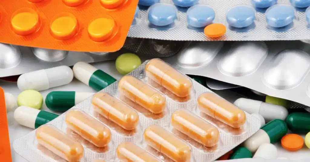 استفاده از قرص مسکن برای درمان پارگی فتق دیسک قرص های مسکن برای پارگی وفتق دیسک کمر