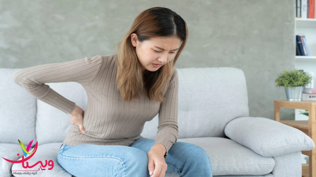 دیسک کمر خفیف در یک خانم خانمی که دچار دیسک کمر خفیف شده است