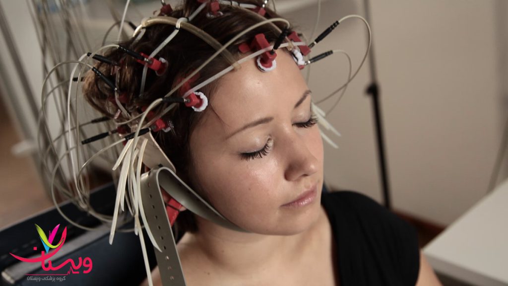 ثبت امواج مغزی با دستگاه EEG آزمایش بر روی فعالیتهای مغزی با دستگاه EEG