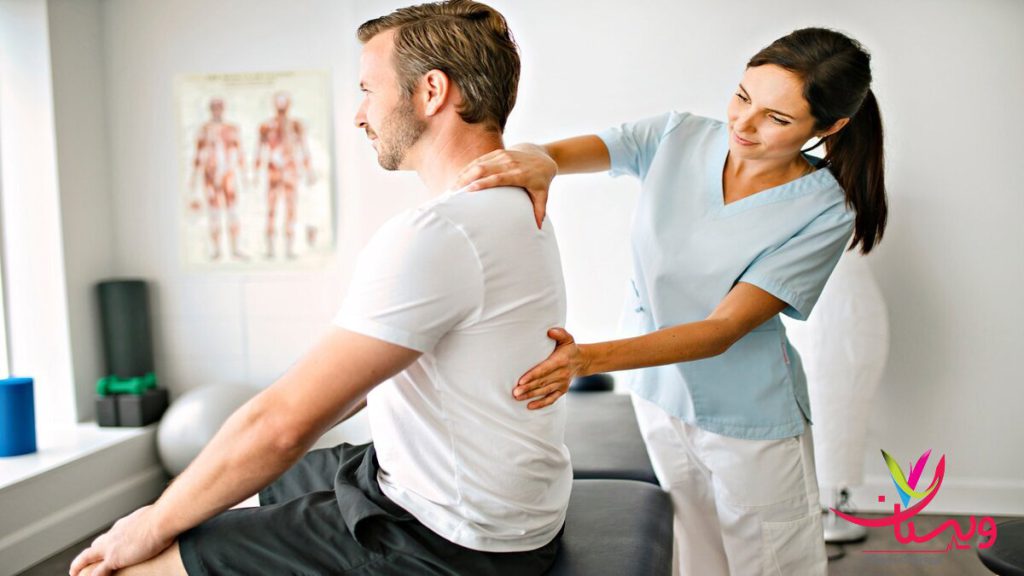 ماساژ درمانی برای کاهش درد پشت درمان ناحیه پشت و بررسی مشکلات عضلانی توسط فیزیوتراپیست