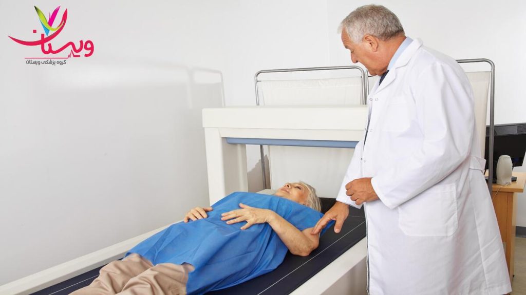 توضیحات پزشک پیش از تست DXA گفتوگوی پزشک با بیمار پیش از سنجش تراکم استخوان