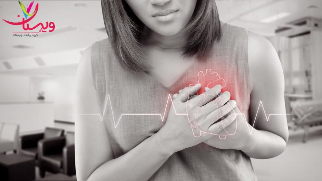 نشانههای درد قلبی در بانوان زن جوانی با درد قلبی و علائم تنگی نفس